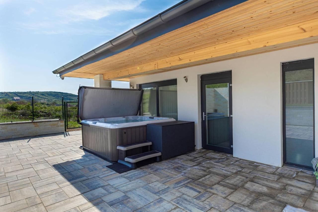 Aszúvilág Rezidencia with Sauna&Jacuzzi Legyesbenye Esterno foto